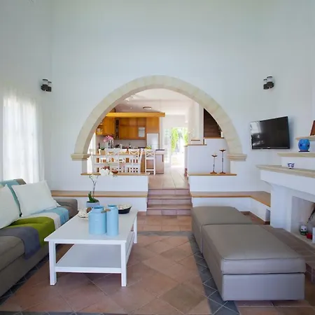 The Perfect Family Holiday With Private Pool, 1542