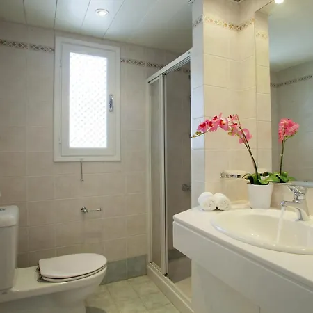 The Perfect Family Holiday With Private Pool, 1542