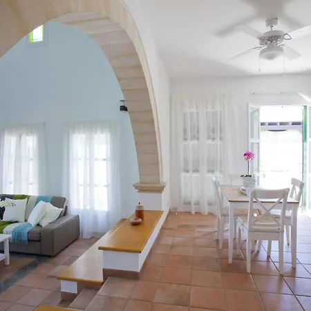 The Perfect Family Holiday With Private Pool, 1542 *