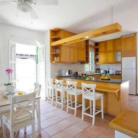 The Perfect Family Holiday With Private Pool, 1542 * Πρωταράς