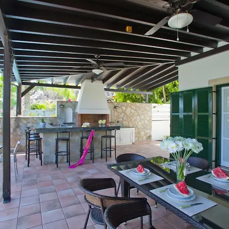 The Perfect Family Holiday With Private Pool, 1542 *